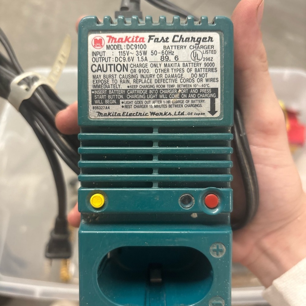 Makita DC9700A Battery Charger - Blue